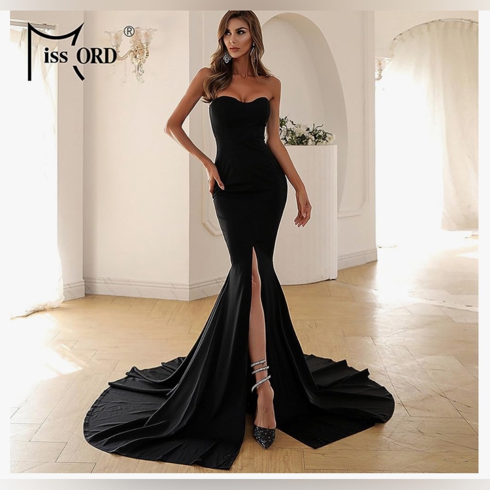 Elegant sleeveless ball gown size XS/2 with stretch